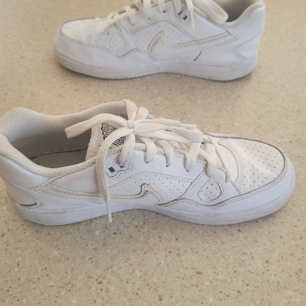 Nike Leather Low Top Air Froce 6.5 Y - Picture 7 of 7